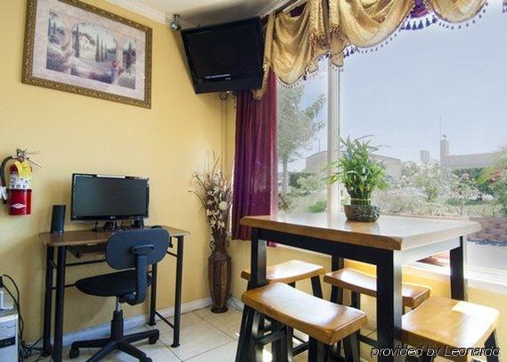 Rodeway San Diego East 2*