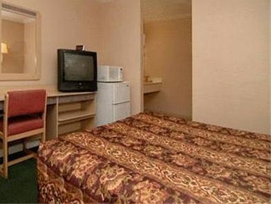 Rodeway San Diego East Inn