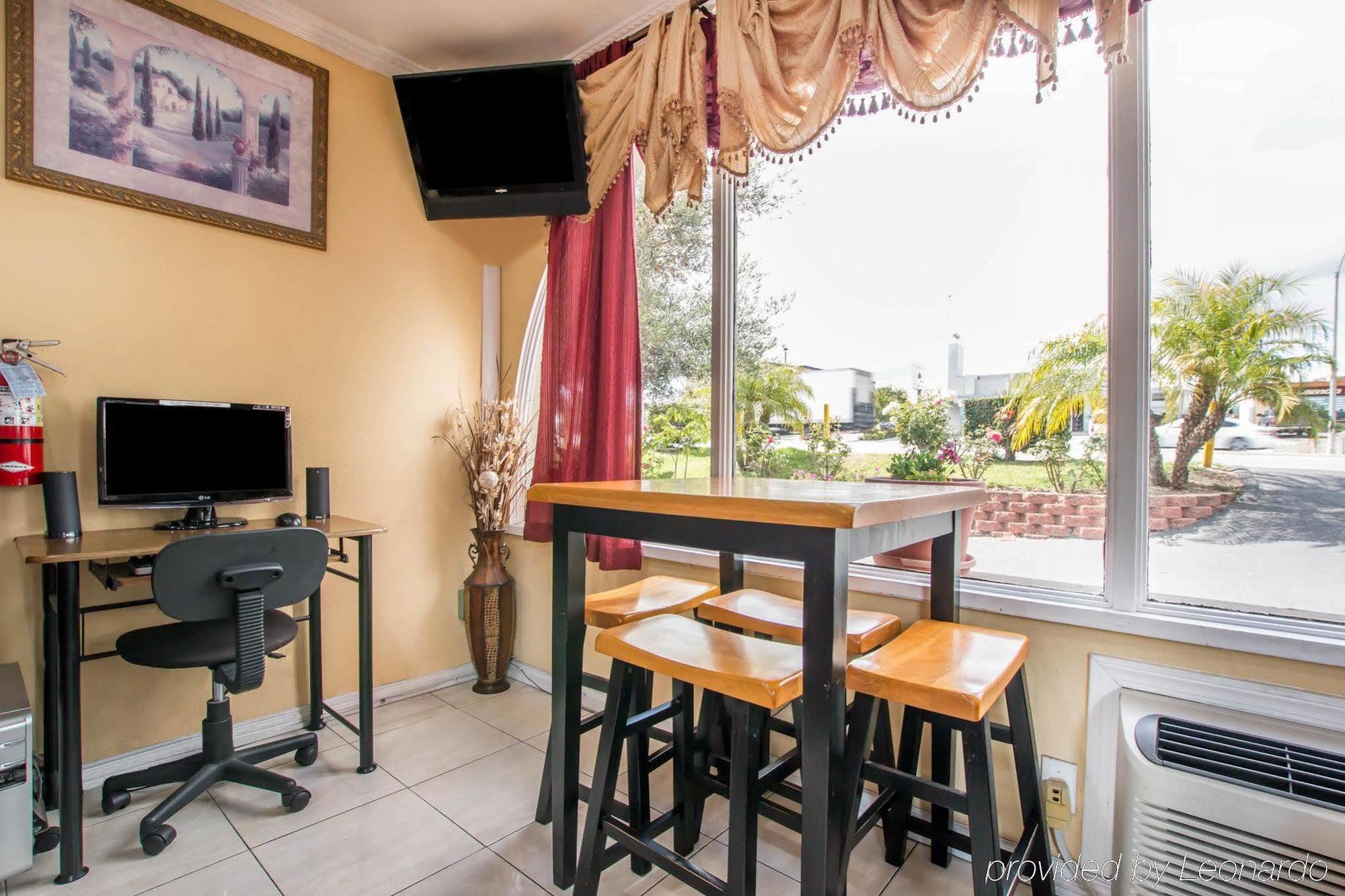Rodeway San Diego East Inn