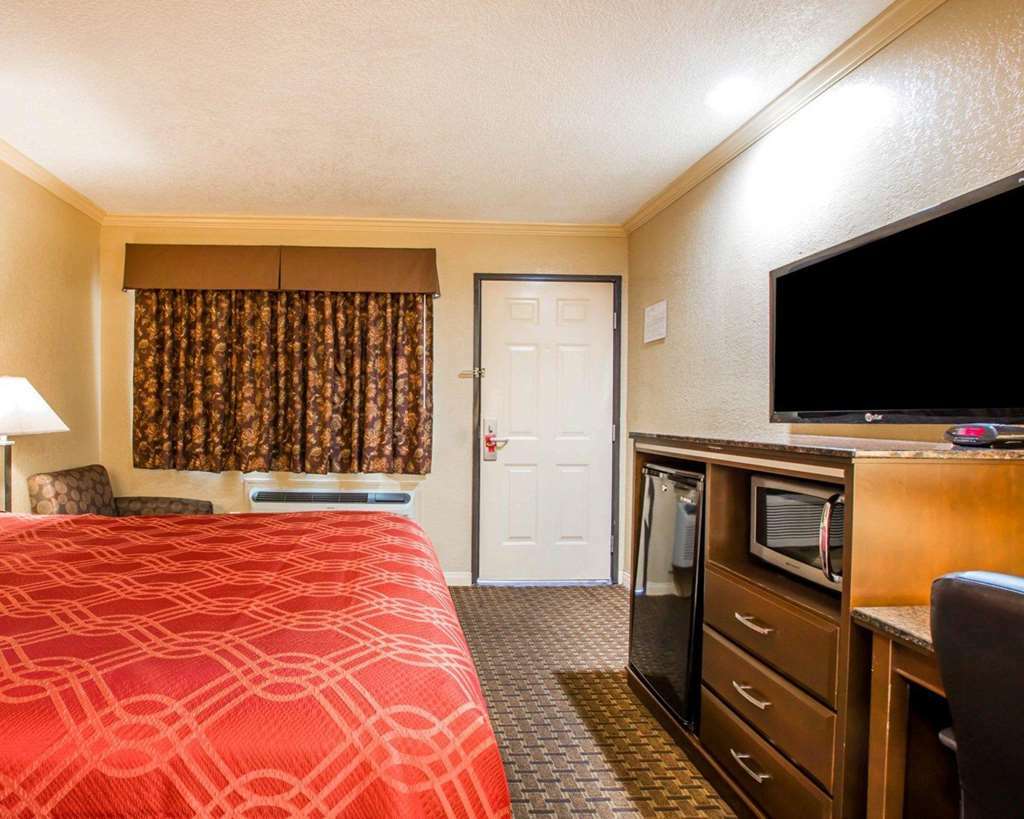 Rodeway San Diego East Inn